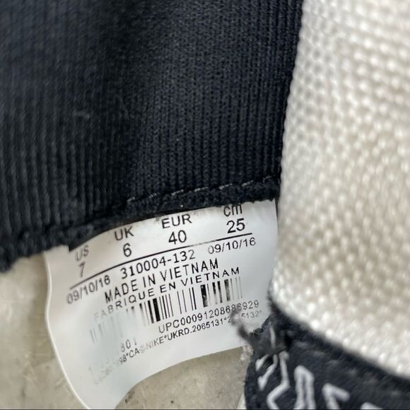 Nike AIR JORDAN 11 RETRO 'CONCORD' 2016 Size 7 Black and White - Picture 12 of 13